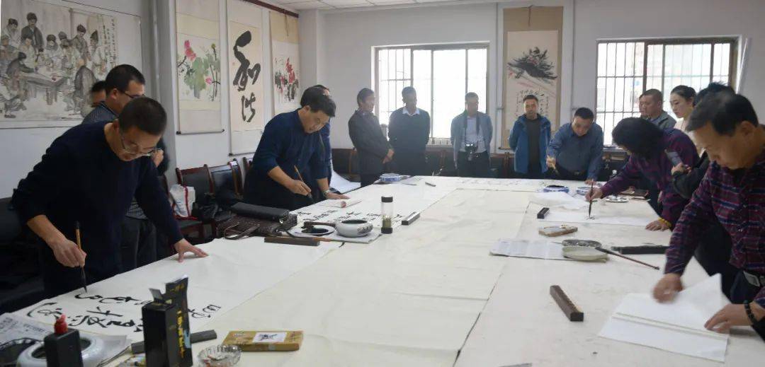县政协组织文化艺术界委员赴宕昌县开CQ9电子 CQ9传奇电子展民俗文化考察和书画交流活动(图2)