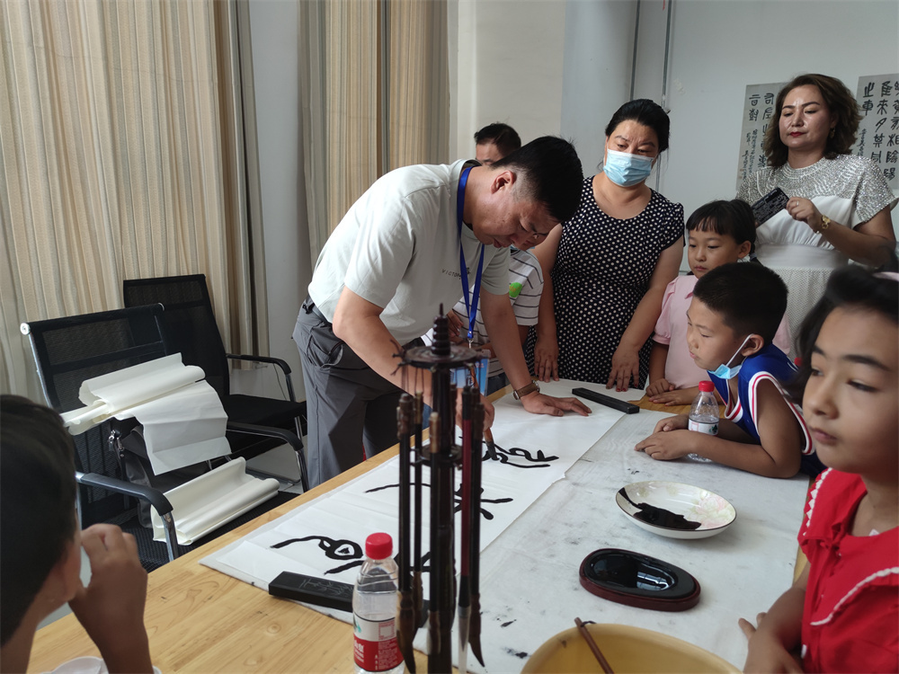 CQ9电子 CQ9传奇电子北京市文联组织艺术家走进新疆和田 开展文化交流活动(图4)