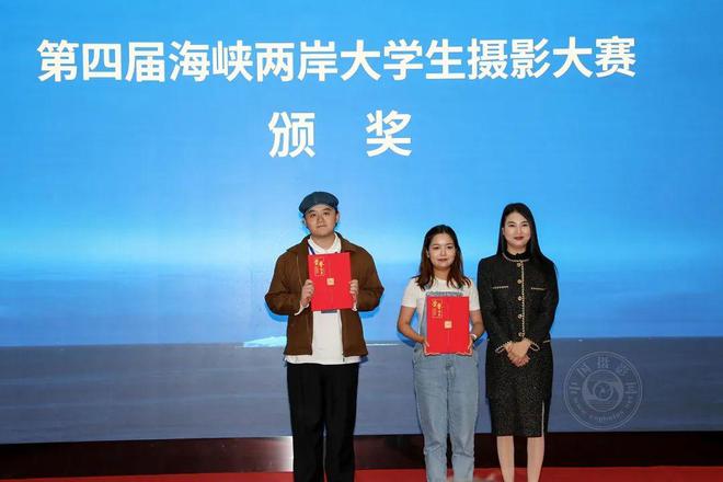 弘扬摄影中华文化交流会暨第三届海峡两岸影像CQ9电子 CQ9传奇电子文化周颁奖活动在杭州举行(图12)