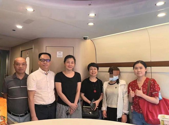 CQ9电子 CQ9传奇电子孩子误吸果冻致窒息高铁上番禺医生“紧急集合”组团救人(图2)