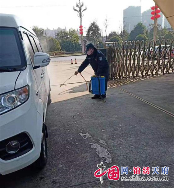 四川文化传媒职业学院：CQ9电子 CQ9传奇电子致敬疫情防控一线的校园坚守者 - 校园内外 - 中国网·锦绣天府(图1)