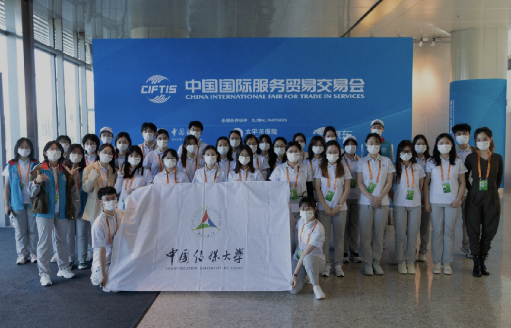 学雷锋志愿行｜中CQ9电子 CQ9传奇电子国传媒大学志愿者用奋斗书写青春(图6)
