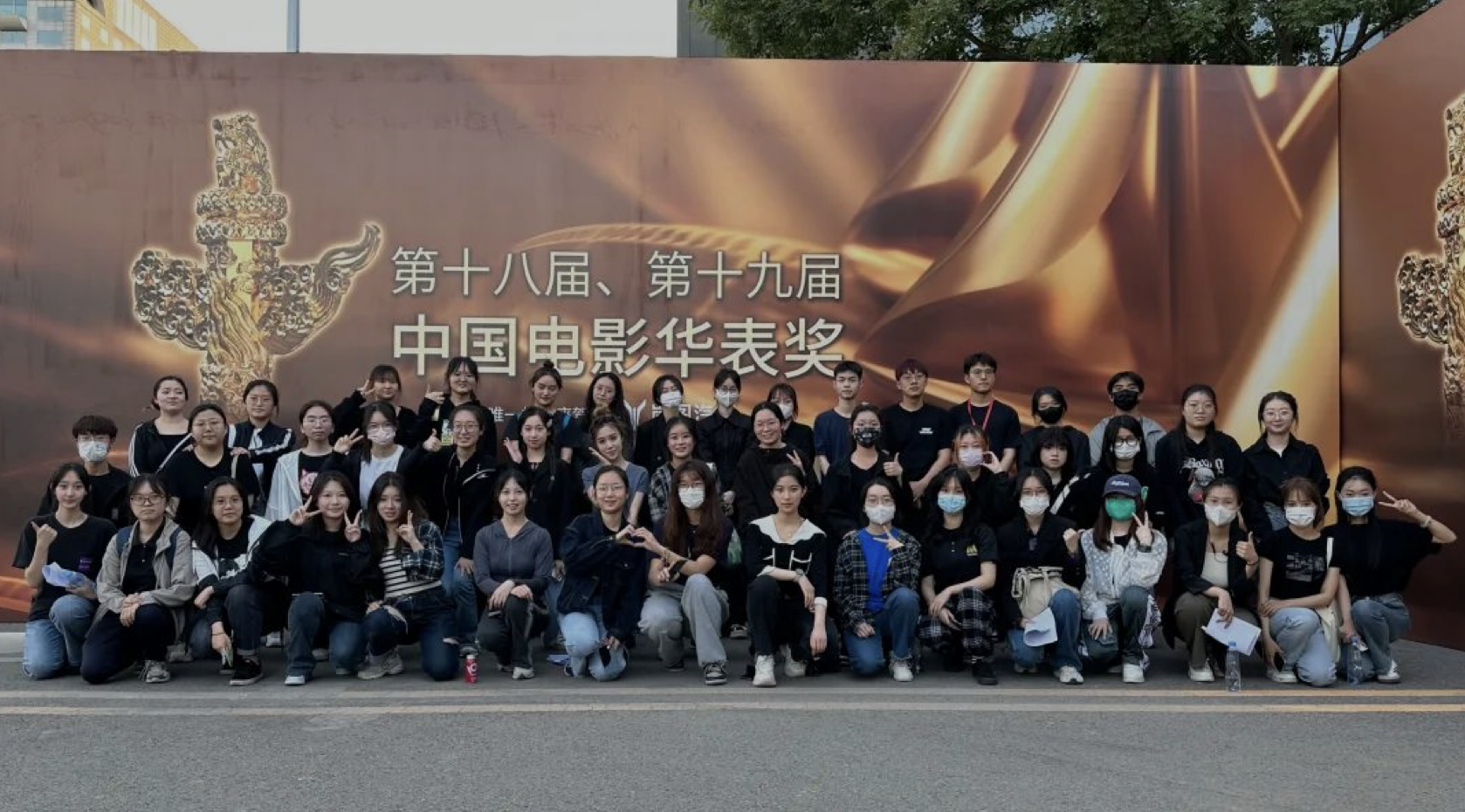学雷锋志愿行｜中CQ9电子 CQ9传奇电子国传媒大学志愿者用奋斗书写青春(图10)