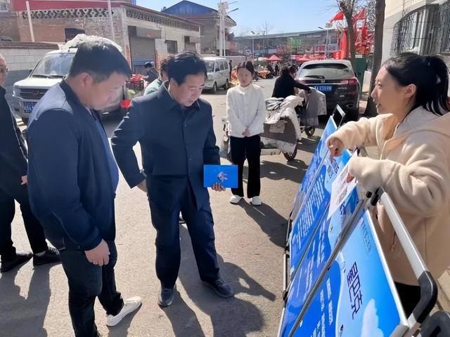 CQ9电子 CQ9传奇电子太原市晋源区人社局：送岗入村 “赶集”招聘(图2)