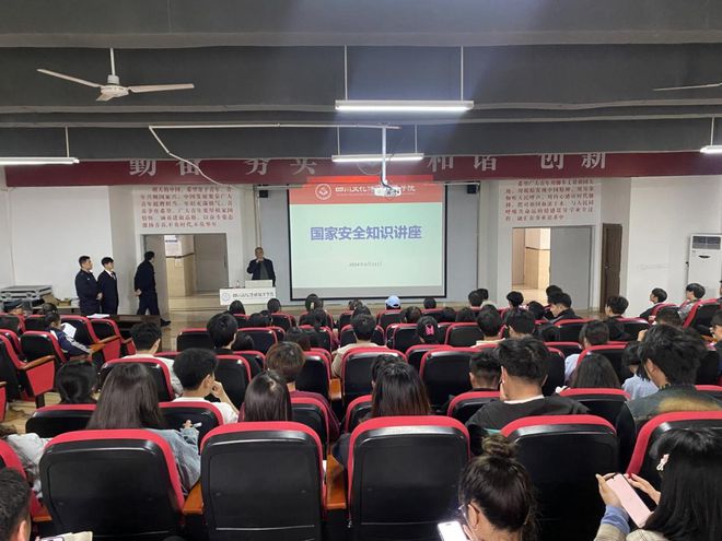 CQ9电子 CQ9传奇电子四川文化传媒职业学院：全民国家安全教育日安全意识入心间(图3)