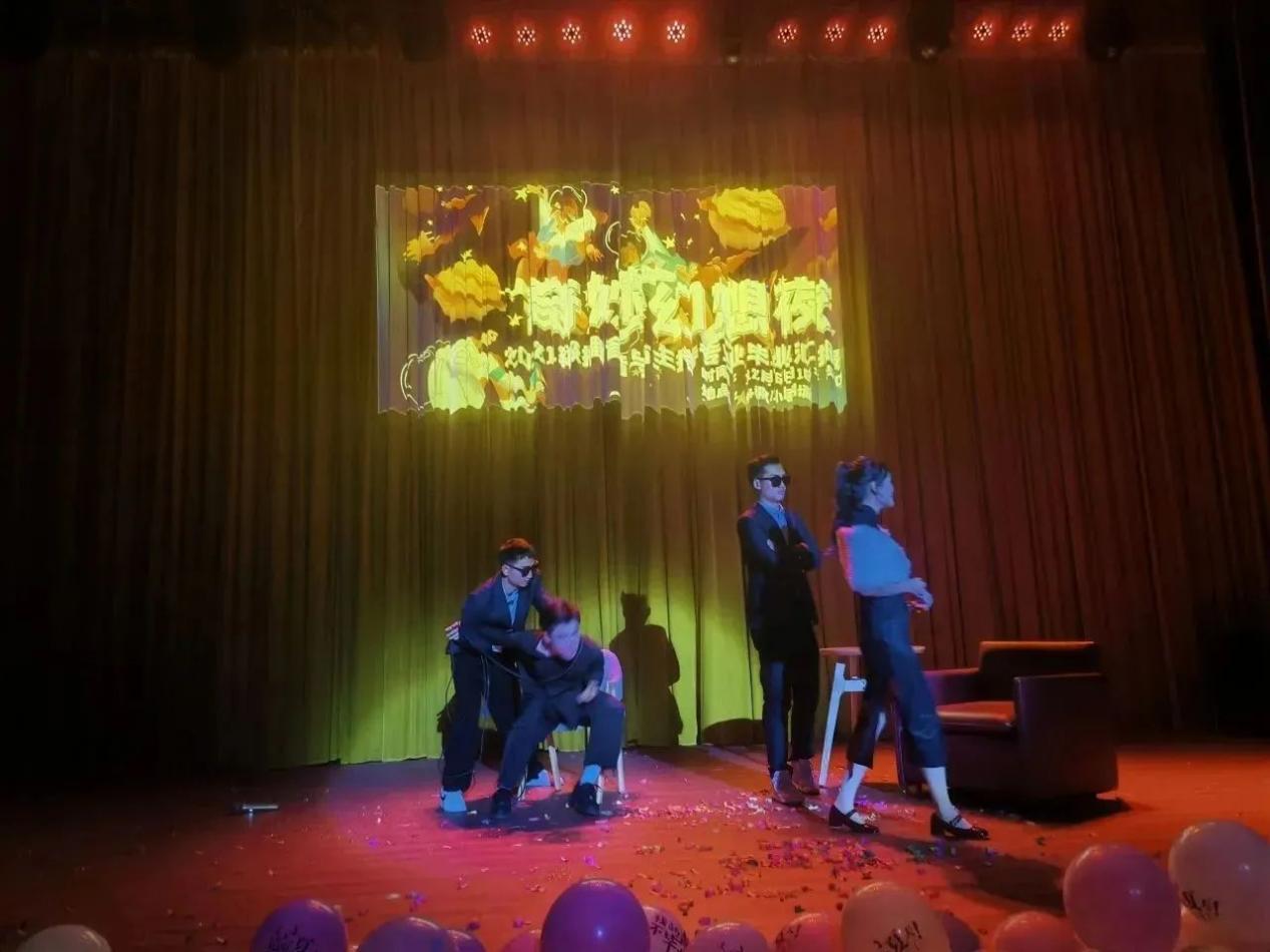 CQ9电子 CQ9传奇电子四川文化传媒职业学院播音与主持专业“奇妙幻想夜”暨毕业汇报晚会来啦！(图3)