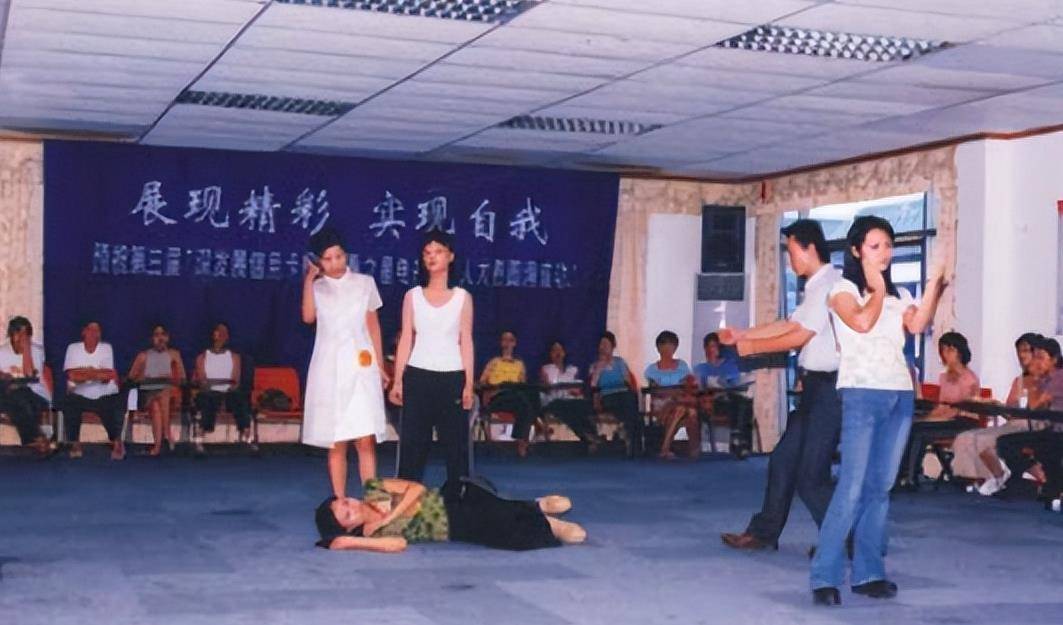 被父母催婚15年貌美如花的主持人王冠为何40岁依旧单身？CQ9电子 CQ9传奇电子(图10)
