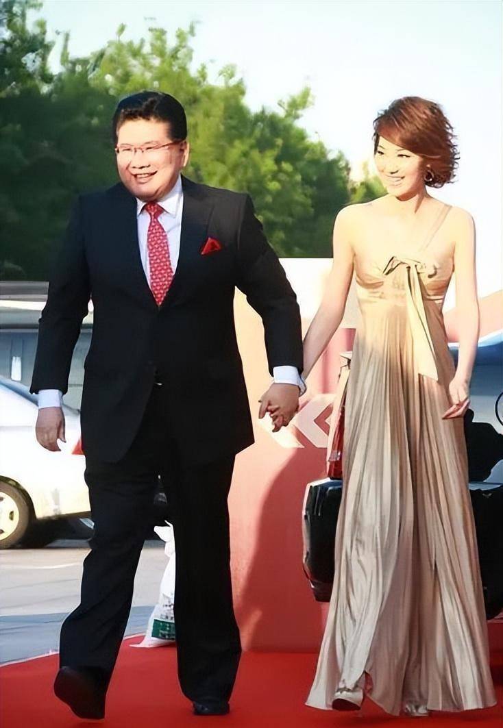 被父母催婚15年貌美如花的主持人王冠为何40岁依旧单身？CQ9电子 CQ9传奇电子(图16)