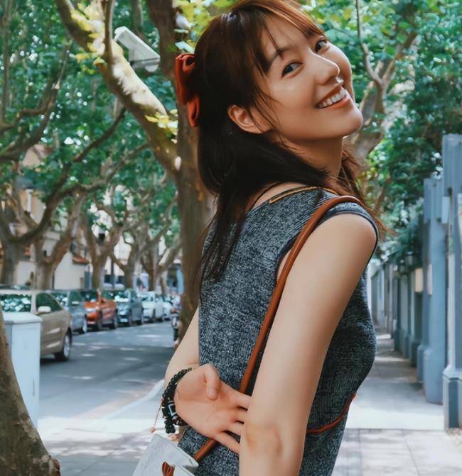 被父母催婚15年貌美如花的主持人王冠为何40岁依旧单身？CQ9电子 CQ9传奇电子(图22)